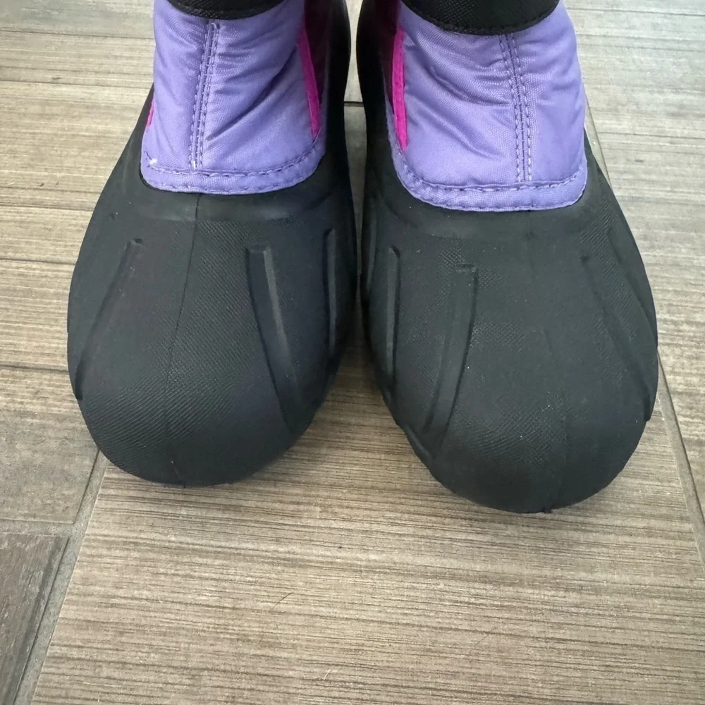 SOREL YOUTH FLURRY GIRLS’ SNOW BOOT size 7.